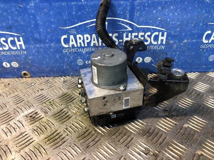 Gebruikte ABS Pomp Ford Mondeo IV Wagon 2.0 Ecoboost SCTi 16V Prijs € 100,00 Margeregeling aangeboden door Carparts Heesch