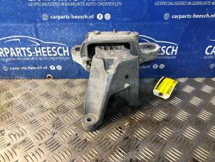 Gebruikte Versnellingsbak Steun Ford Focus 4 Wagon 1.0 Ti-VCT EcoBoost 12V 125 Prijs € 40,00 Margeregeling aangeboden door Carparts Heesch