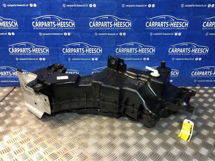 Gebruikte Ureumreservoir Ford Transit Connect (PJ2) 1.5 EcoBlue Prijs € 250,00 Margeregeling aangeboden door Carparts Heesch