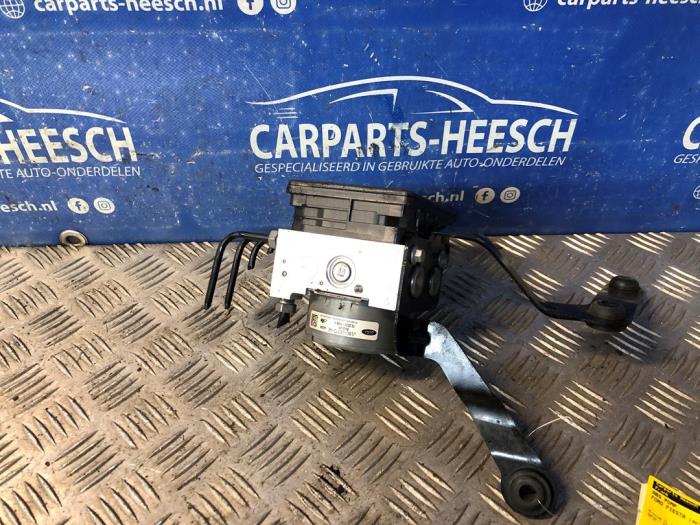 Gebruikte ABS Pomp Ford Fiesta 7 1.0 EcoBoost 12V 100 Prijs € 200,00 Margeregeling aangeboden door Carparts Heesch