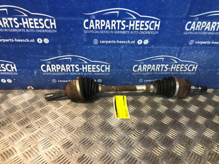 Gebruikte Steekas links-voor Ford Fiesta 7 1.0 EcoBoost 12V 100 Prijs € 125,00 Margeregeling aangeboden door Carparts Heesch
