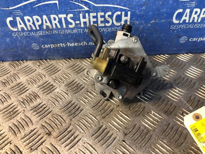 Gebruikte Vacuumpomp (Benzine) Ford Fiesta 6 1.0 EcoBoost 12V 100 Prijs € 60,00 Margeregeling aangeboden door Carparts Heesch