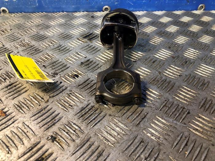 Zuiger van een Peugeot 308 (4A/C) 1.6 VTI 16V 2011