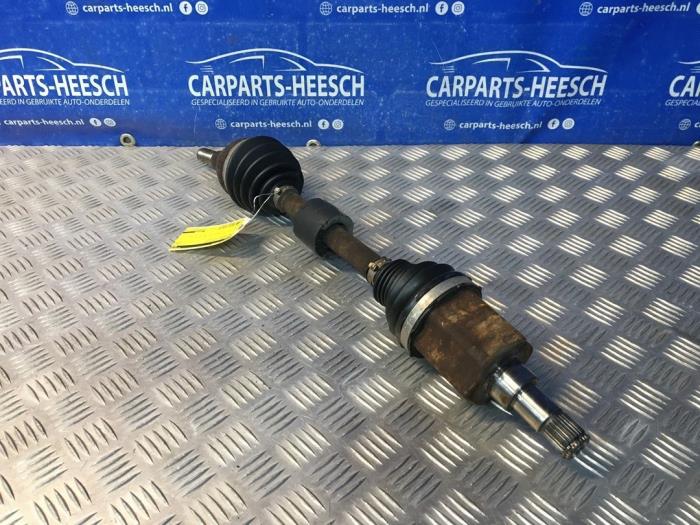 Gebruikte Aandrijfas links-voor Ford Focus 3 Wagon 1.5 EcoBoost 16V 150 Prijs € 100,00 Margeregeling aangeboden door Carparts Heesch