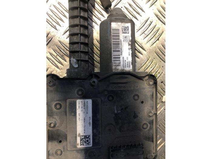 Gebruikte Handrem motor Opel Meriva (B) 1.4 Turbo 16V ecoFLEX Prijs € 75,00 Margeregeling aangeboden door Carparts Heesch