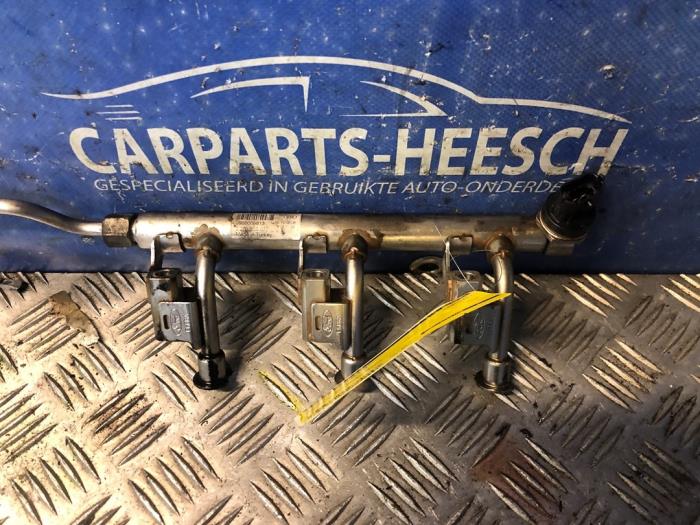 Gebruikte Injector brug Ford Focus 3 1.0 Ti-VCT EcoBoost 12V 100 Prijs € 40,00 Margeregeling aangeboden door Carparts Heesch