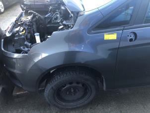 Gebruikte Voorscherm links Ford B-Max (JK8) 1.0 EcoBoost 12V 100 Prijs € 125,00 Margeregeling aangeboden door Carparts Heesch