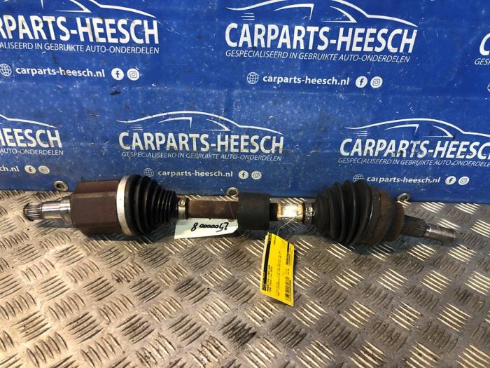 Gebruikte Aandrijfas links-voor Ford Focus 3 Wagon 1.5 EcoBoost 16V 150 Prijs € 100,00 Margeregeling aangeboden door Carparts Heesch