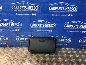 Gebruikte Opbergvak BMW 1 serie (E81) 116i 2.0 16V Prijs € 40,00 Margeregeling aangeboden door Carparts Heesch