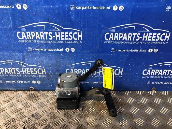 Gebruikte ABS Pomp Ford Fiesta 7 1.0 EcoBoost 12V 140 Prijs € 200,00 Margeregeling aangeboden door Carparts Heesch