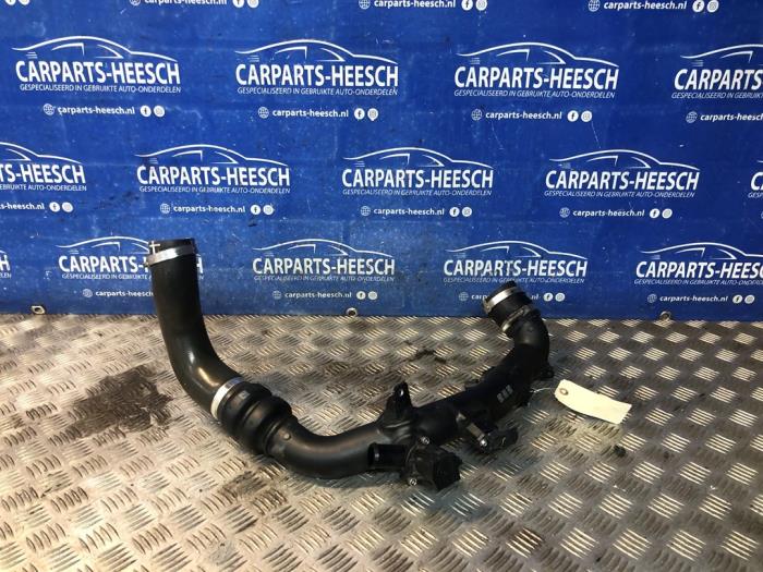 Gebruikte Intercooler Slang Ford Focus 4 Wagon 1.0 Ti-VCT EcoBoost 12V 125 Prijs € 75,00 Margeregeling aangeboden door Carparts Heesch