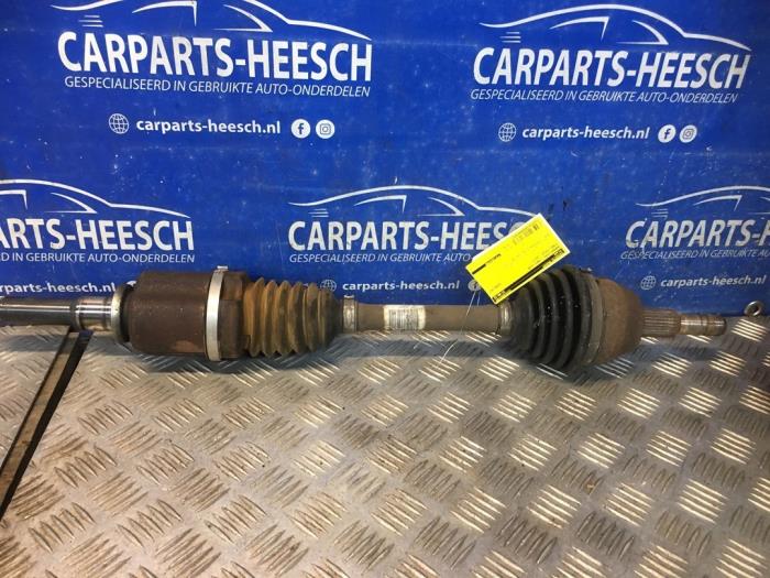 Gebruikte Aandrijfas links-voor Ford Focus 3 Wagon 1.5 EcoBoost 16V 150 Prijs € 150,00 Margeregeling aangeboden door Carparts Heesch