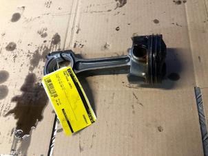 Gebruikte Zuiger Ford Focus 3 Wagon 1.0 Ti-VCT EcoBoost 12V 125 Prijs € 50,00 Margeregeling aangeboden door Carparts Heesch