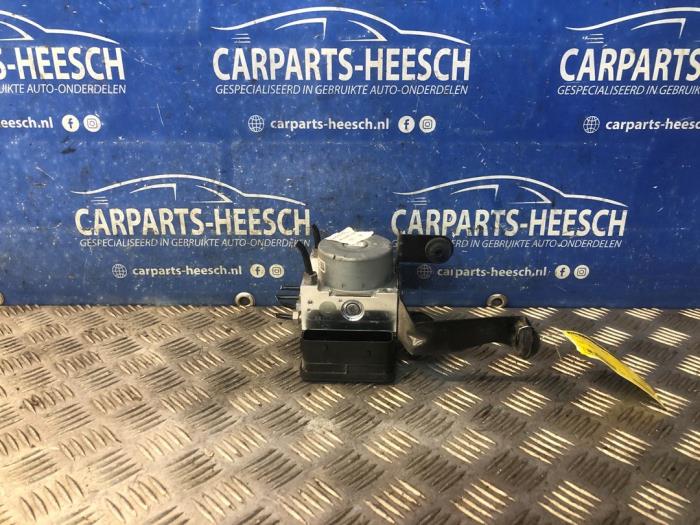 ABS Pomp van een Ford Focus 3 Wagon 1.5 EcoBoost 16V 150 2018