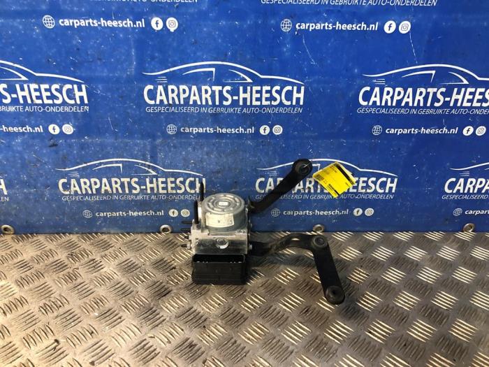 Gebruikte ABS Pomp Ford Fiesta 7 1.0 EcoBoost 12V Prijs € 225,00 Margeregeling aangeboden door Carparts Heesch