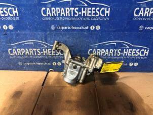 Gebruikte Oliepomp Ford Fiesta 6 (JA8) 1.0 EcoBoost 12V 100 Prijs € 50,00 Margeregeling aangeboden door Carparts Heesch