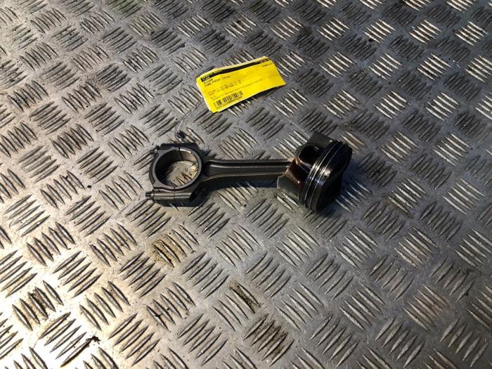Gebruikte Zuiger Ford Focus 3 Wagon 1.0 Ti-VCT EcoBoost 12V 125 Prijs op aanvraag aangeboden door Carparts Heesch