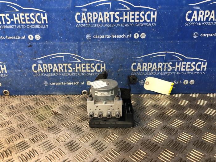 Gebruikte ABS Pomp Ford Focus 3 Wagon 1.0 Ti-VCT EcoBoost 12V 125 Prijs € 200,00 Margeregeling aangeboden door Carparts Heesch