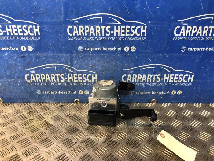 Gebruikte ABS Pomp Ford Focus 3 Wagon 1.0 Ti-VCT EcoBoost 12V 100 Prijs € 225,00 Margeregeling aangeboden door Carparts Heesch