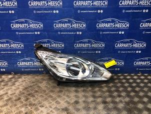 Gebruikte Rechter Koplamp Ford Grand C-Max (DXA) 1.0 Ti-VCT EcoBoost 12V 125 Prijs € 100,00 Margeregeling aangeboden door Carparts Heesch