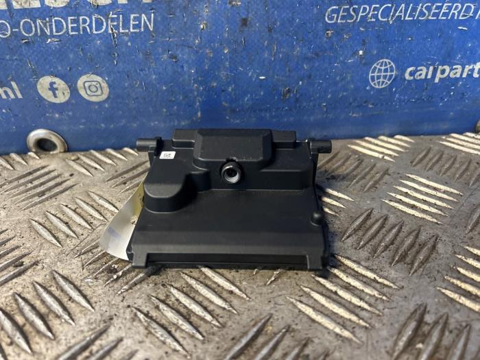 Gebruikte Remassistent sensor Ford Fiesta 7 1.1 Ti-VCT 12V 70 Prijs € 30,00 Margeregeling aangeboden door Carparts Heesch