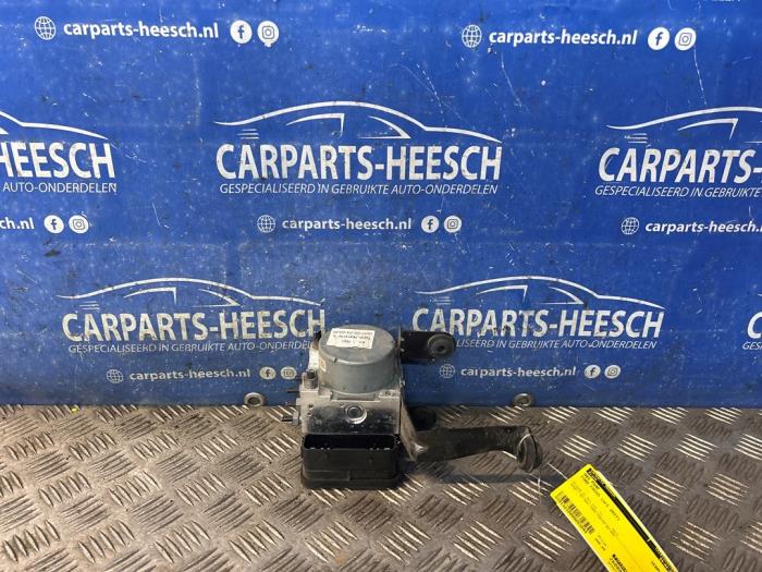Gebruikte ABS Pomp Ford Focus 3 Wagon 1.0 Ti-VCT EcoBoost 12V 125 Prijs € 200,00 Margeregeling aangeboden door Carparts Heesch