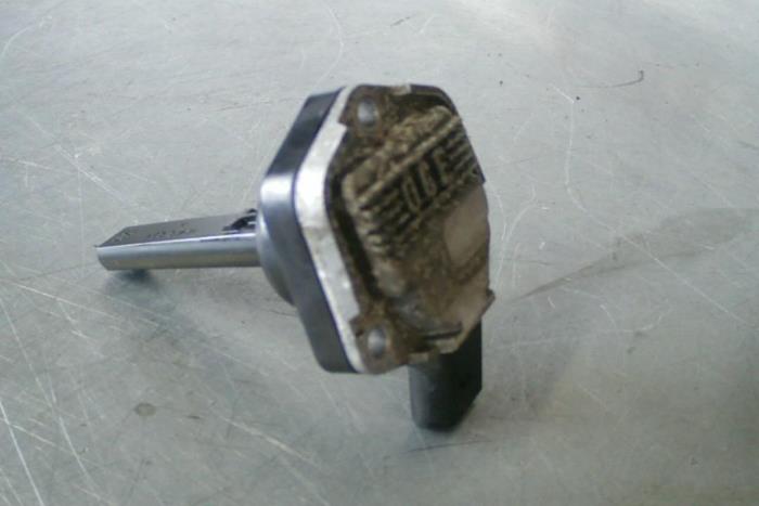 Gebruikte Oliepeil sensor Volkswagen Touran Prijs € 17,00 Margeregeling aangeboden door TSI-Parts / Allmotorparts B.V.