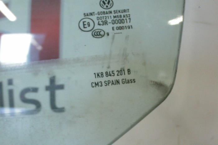 Deurruit 2Deurs links van een Volkswagen Scirocco 2012