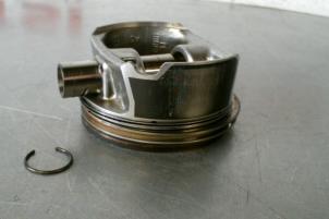 Gebruikte Zuiger Volkswagen Golf V (1K1) 2.0 GTI 16V FSI Turbo Prijs € 30,00 Inclusief btw aangeboden door TSI-Parts / Allmotorparts B.V.