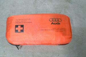 Gebruikte EHBO kit Audi A1 Prijs € 20,00 Inclusief btw aangeboden door TSI-Parts