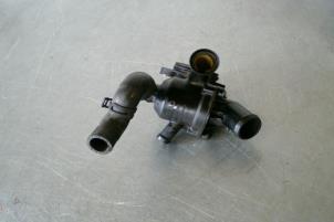 Gebruikte Thermostaathuis Skoda Fabia II (5J) 1.6 TDI 16V 105 Prijs € 25,00 Inclusief btw aangeboden door TSI-Parts / Allmotorparts B.V.
