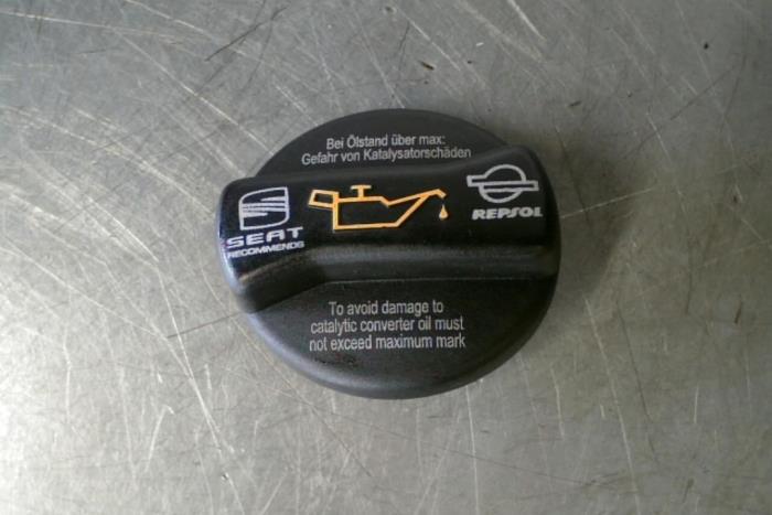 Gebruikte Oliedop Volkswagen Golf Prijs € 4,00 Margeregeling aangeboden door TSI-Parts / Allmotorparts B.V.