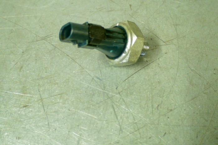 Gebruikte Oliedruk sensor Volkswagen Golf VII (AUA) 2.0 R 4Motion 16V Prijs € 9,50 Margeregeling aangeboden door TSI-Parts / Allmotorparts B.V.