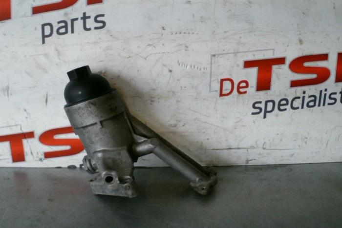 Gebruikte Oliefilterhuis Audi Q7 Prijs € 58,00 Margeregeling aangeboden door TSI-Parts / Allmotorparts B.V.