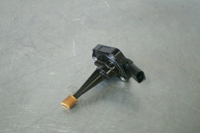 Gebruikte Oliepeil sensor Audi A7 Prijs € 21,00 Margeregeling aangeboden door TSI-Parts / Allmotorparts B.V.