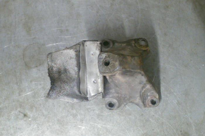 Gebruikte Motorrubber Audi A4 Prijs € 21,00 Margeregeling aangeboden door TSI-Parts / Allmotorparts B.V.