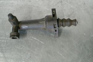 Gebruikte Koppeling Hulp Cilinder Volkswagen Polo IV (9N1/2/3) 1.2 12V Prijs € 20,00 Inclusief btw aangeboden door TSI-Parts / Allmotorparts B.V.