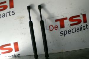 Gebruikte Kofferdekseldemper rechts-achter Audi A6 Prijs € 20,00 Inclusief btw aangeboden door TSI-Parts
