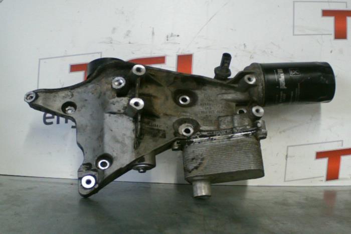 Gebruikte Dynamosteun onder Audi A3 Prijs € 70,00 Margeregeling aangeboden door TSI-Parts / Allmotorparts B.V.