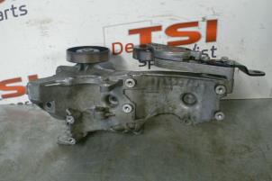 Gebruikte Dynamosteun boven Audi A6 Prijs € 60,00 Inclusief btw aangeboden door TSI-Parts / Allmotorparts B.V.
