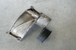 Gebruikte Dynamosteun onder Audi A6 Prijs € 25,00 Inclusief btw aangeboden door TSI-Parts / Allmotorparts B.V.