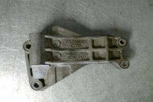 Gebruikte Dynamosteun onder Audi A6 Prijs € 35,01 Inclusief btw aangeboden door TSI-Parts / Allmotorparts B.V.