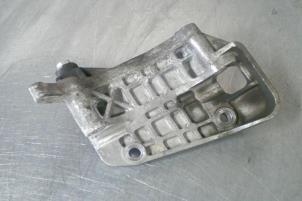 Gebruikte Dynamosteun boven Audi A6 Prijs € 20,00 Inclusief btw aangeboden door TSI-Parts / Allmotorparts B.V.