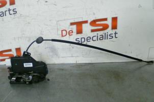 Gebruikte Deurslot Mechaniek 4Deurs links-voor Volkswagen Caddy Prijs € 50,00 Inclusief btw aangeboden door TSI-Parts