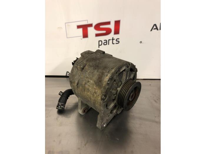 Gebruikte Dynamo Audi A6 (C6) 4.2 V8 40V FSI Quattro Prijs € 70,00 Margeregeling aangeboden door TSI-Parts / Allmotorparts B.V.