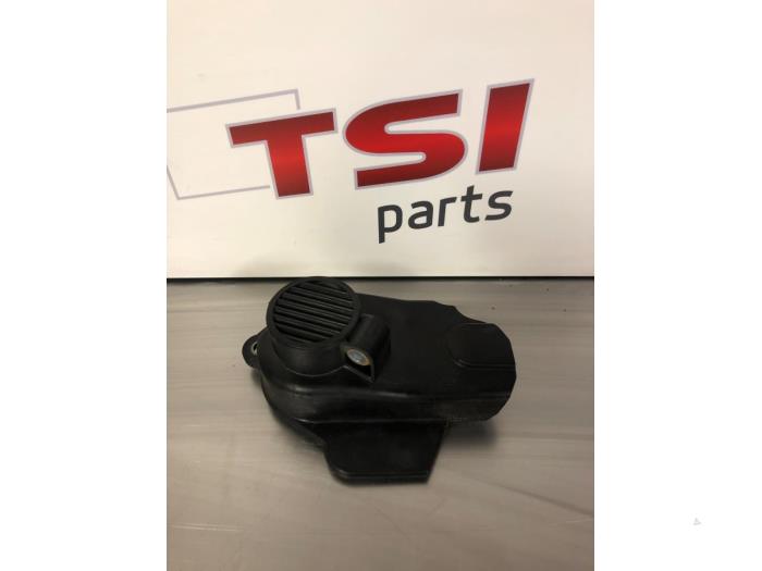 Gebruikte Waterpomp Volkswagen Golf VI (5K1) 2.0 GTI 16V Prijs € 8,00 Margeregeling aangeboden door TSI-Parts / Allmotorparts B.V.