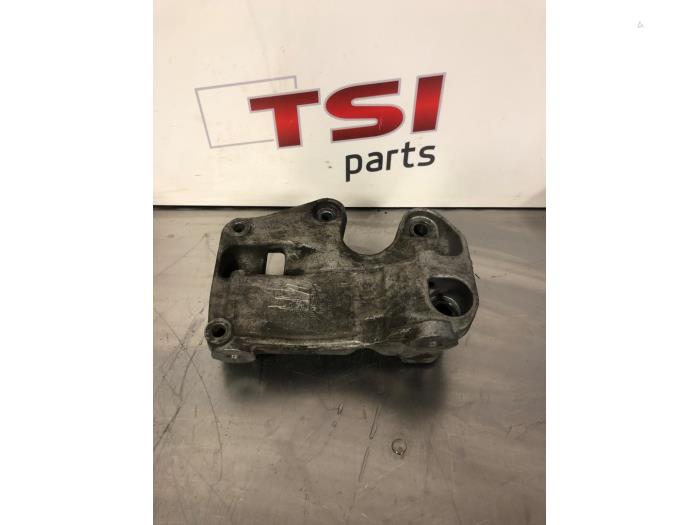 Gebruikte Dynamosteun boven Audi Q7 (4LB) 4.2 FSI V8 32V Prijs € 21,00 Margeregeling aangeboden door TSI-Parts / Allmotorparts B.V.