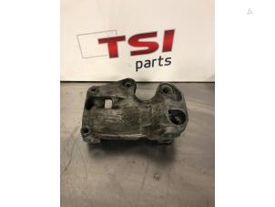 Gebruikte Dynamosteun boven Audi Q7 (4LB) 4.2 FSI V8 32V Prijs € 25,00 Inclusief btw aangeboden door TSI-Parts / Allmotorparts B.V.