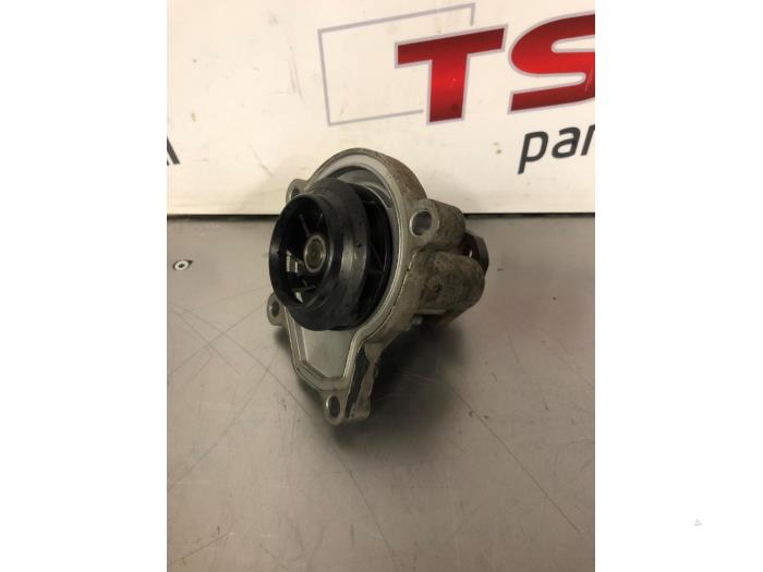 Gebruikte Waterpomp Volkswagen Polo V (6R) 1.2 12V Prijs € 17,00 Margeregeling aangeboden door TSI-Parts / Allmotorparts B.V.