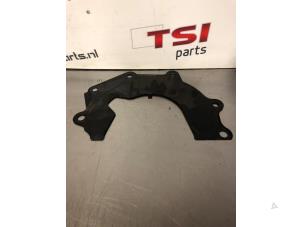 Gebruikte Tussenplaat motor Seat Altea (5P1) 1.2 TSI Prijs € 9,99 Inclusief btw aangeboden door TSI-Parts / Allmotorparts B.V.